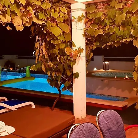 Lucia With Private Pool And A Whirlpool * Vis