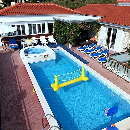 Lucia With Private Pool And A Whirlpool *