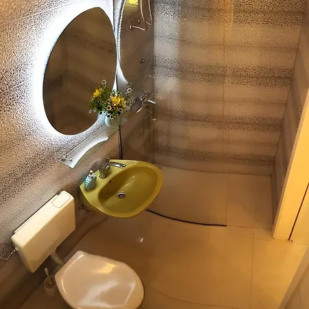 Lucia With Private Pool And A Whirlpool فيس