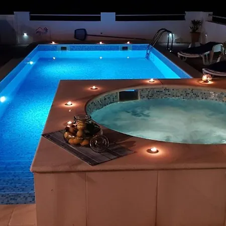 Lucia With Private Pool And A Whirlpool فيلة فيس